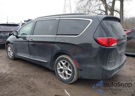 2017 Chrysler Pacifica Touring-L z USA, uszkodzony, nr VIN 2C4RC1BG1HR785113